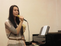 Salme Ussanov laulmas