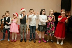 Eelkooli lapsed jõuluvanale esinemas