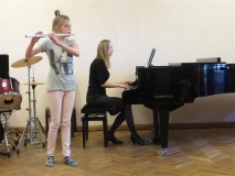 Karolina Raudberg (flööt) ja õp. Martina Võrk (klaver)