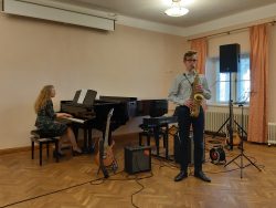 Saksofonil Kristjan Tagel, klaveril õp Erene Petrova