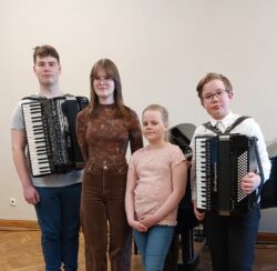 Vasakult Georg Neimann, Miriam Metsanurm, Kristina Piirsalu ja Steven Parmask.