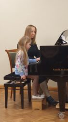 Esinevad Saara Salf ja õp Martina Liiver