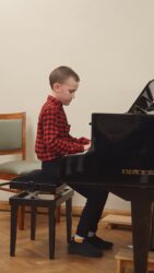 Esineb Kristofer Närep