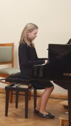 Esineb Marite Sikamägi