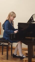 Esineb Anell Rosenberg