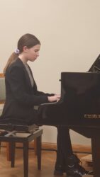 Esineb Arhanna Sandra Arbma