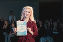 Räpina ja Põlva muusikakoolide imeline laulupedagoog Margot Suur pälvis juhendajana eripreemia