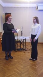 Abivallavanem Piret Rammo õnnitleb Lemme Salfi