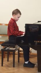 Esineb Kristofer Närep