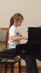 Esineb Maribell Küttmann