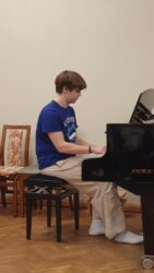 Esineb Gregor Mathias Rämson