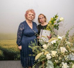 Ave Astel koos muusikakooli direktori Marika Klimberg-Hyötyläisega