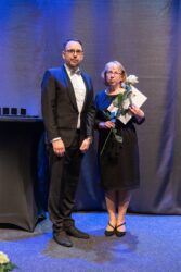 Ave Astel koos Põlvamaa Omavalitsuste Liidu juhatuse esimehe Martti Rõigasega