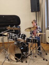 Muusikakooli bändi trummar Hendri Pastak