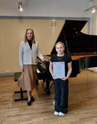 Vasakult õp Martina Liiver ja Emma Salf - vabariiklik voor