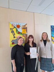 Vasakult: õp Oksana Iljašenko, Jaana Mari Kala, kontsertmeister Martina Liiver