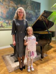 Vasakult õp Erene Petrova ja Maia Reinson - regioonivoor