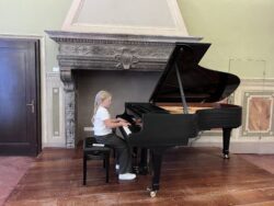 Emma Salf musitseerimas