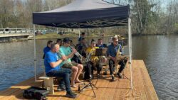 Võhandu maratonil sõudjate meeleolu tõstmas