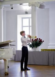 Esineb Alfred Vürst