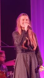 Esineb Marie Jürgen