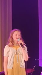 Esineb Lisandra Lipsmäe