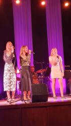 Esineb Kärt Eliise Sing koosGete-Ly Vija ja Lemme Salfiga