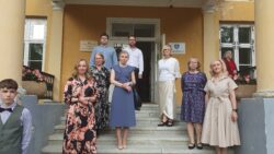 Osa muusikakooli pedagoogidest aktuse ootel