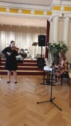 Esinevad Marleen Punnisk ja õp Martina Liiver