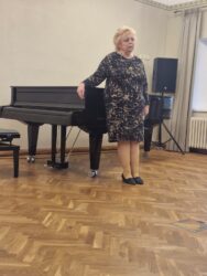 Muusikakooli direktor tutvustab õppeasutust