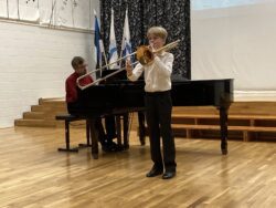 Otto Valter Vürst (tromboon) koos kontsertmeister Jaan Kapiga