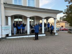 Esineb Räpina Valla Noorte Puhkpilliorkester. Dirigent Artur Kiik