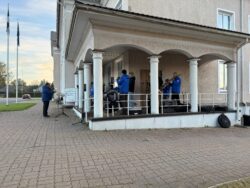 Artur Kiik muusikapäeval Räpina Valla Noorte Puhkpilliorkestrit dirigeerimas