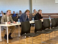 Vaskpuhkpillide žürii tööhoos