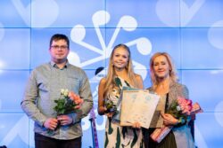 Grand Prix võitja Gete-Ly Vija koos õpetajate Margot Suure ja Jürgen Järvpõlluga