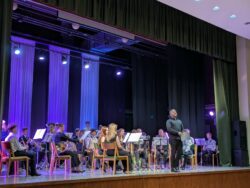 Mihkel Kallip asub juhatama H. Elleri Muusikakooli puhkpilliorkestrit