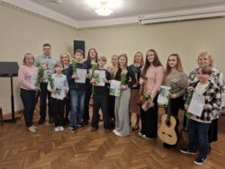 Konkursil Parim noor Instrumentalist 2026 auhinnalisi kohti pälvinud õpilased ja õpetajad. Fotolt puuduvad: Alfred Vürst, Gete-Ly Vija ja õp Ilja Šarapov