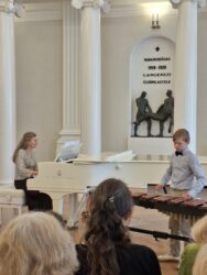 Esinevad Hendri Pastak ja kontsertmeister Erene Petrova