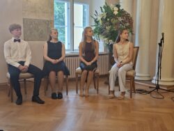 Lõpetajad publiku ees