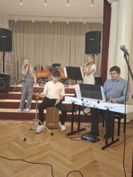 Vasakult Emma Salf, Karl-Markkus Rebane, Kärt Eliise Sing, õp Jürgen Järvpõld