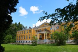 Vaade Sillapää lossile, kus asub Räpina Muusikakool