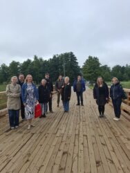 Muusikakooli kollektiiv Aluksne järve sillal
