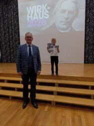 Hugo Viktor Vürst koos metsasarveõpetaja Kaido Otsinguga.